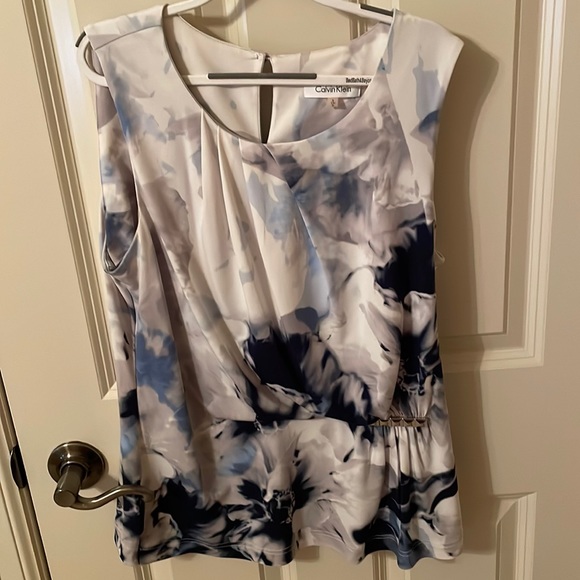 Calvin Klein Tops - A Pretty Calvin Klein Top!